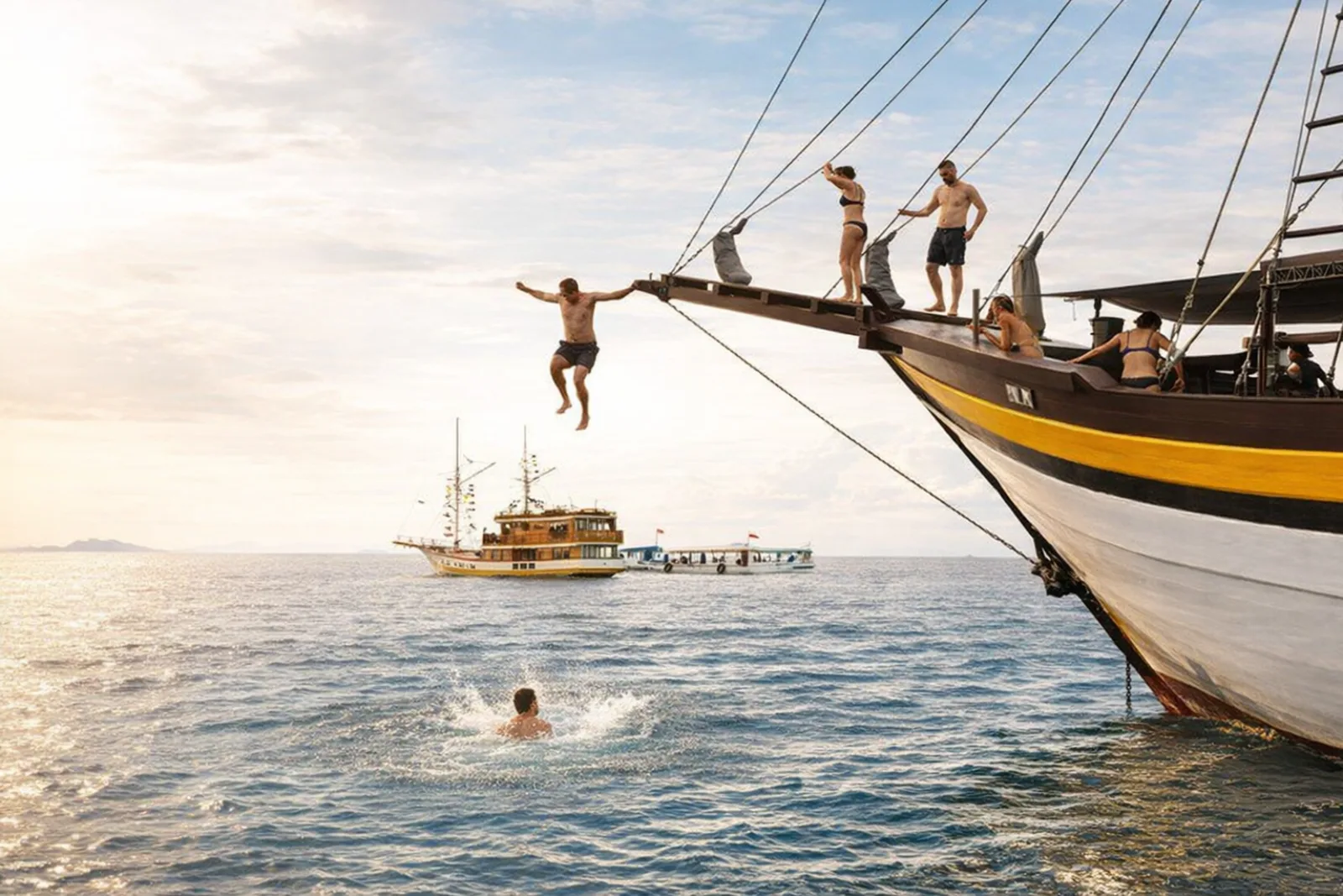 Labuan Bajo: 3D2N Budget Komodo Liveaboard with Shared Cabin